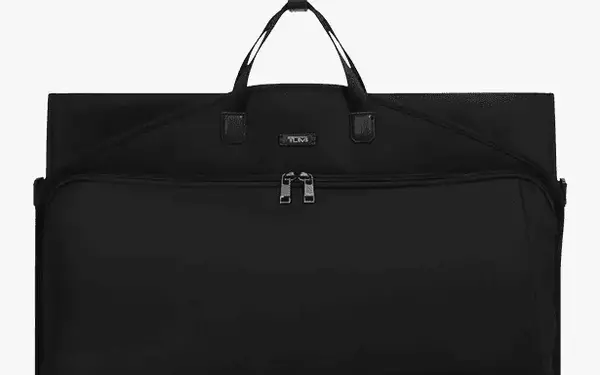 The Ultimate Guide to Garment Bags for Stylish Travelers