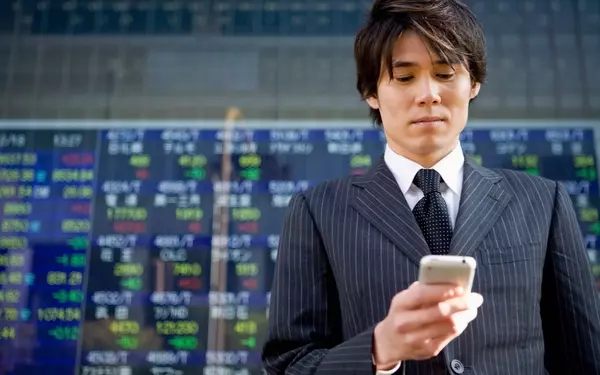 Is Sandisk Stock a Good Buy After a Nearly 50% Drop?