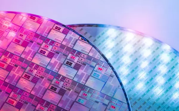 ASML Faces New Competition from China: A Semiconductor Market Analysis