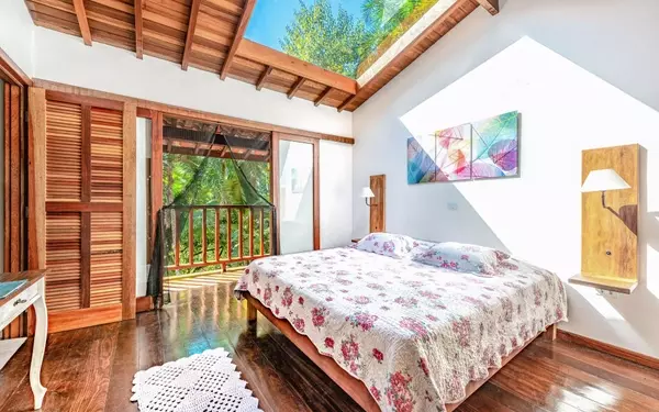 Airbnb's Expanding Horizon: From Home-Sharing to a Comprehensive Travel Platform