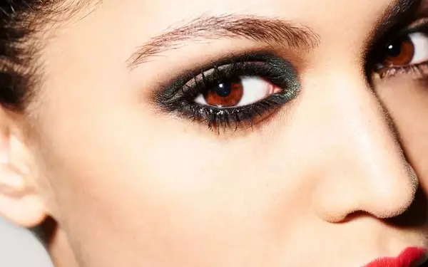 Mastering the Modern Vampy Look for 2026