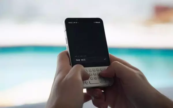 Minimal Phone 2: A Modern Smartphone with a Physical Keyboard