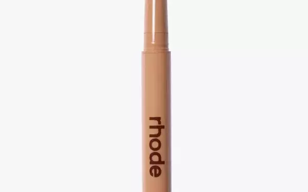 Mastering Lip Enhancement: Contouring vs. Lining for Fuller Lips
