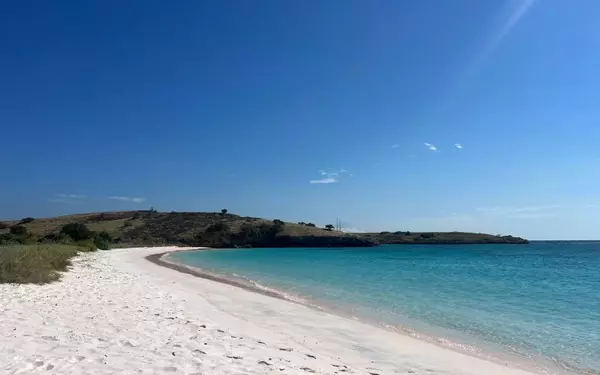Sailing Through Komodo: A Luxurious Escape on a Traditional Phinisi