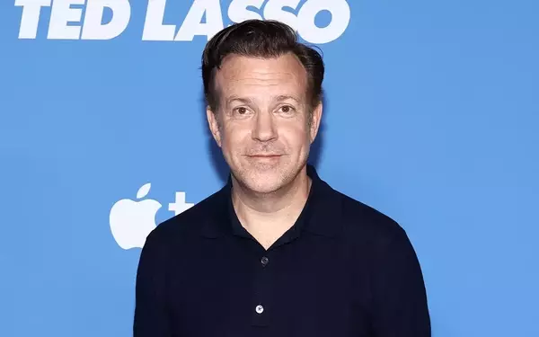 Jason Sudeikis Joins Mumford & Sons for 'Ted Lasso' Theme Song at NYC Concert
