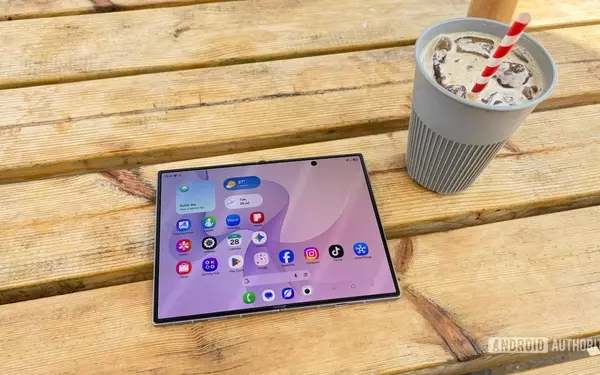 Samsung Galaxy Z Fold 8's Design Proves Popular in User Survey