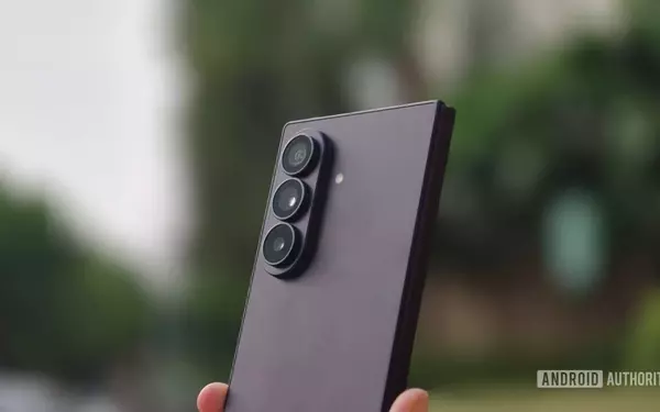 Early Peek: One UI 9.5 Surfaces on a Galaxy Device