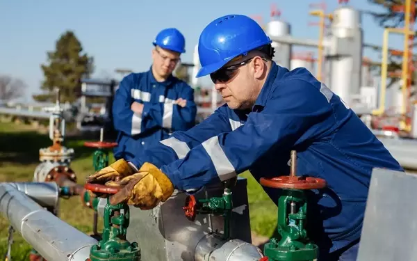 Pipeline Company ONEOK to Power AI Data Centers with Natural Gas