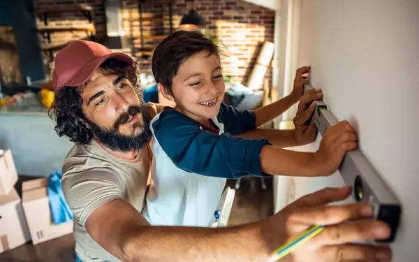 Lowe's vs. Home Depot: Which Home Improvement Stock Offers Superior Value Ahead of Earnings?