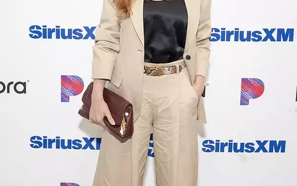 Isla Fisher's Australian Homecoming: A Star's Journey Back to Her Roots for 'Spa Weekend'