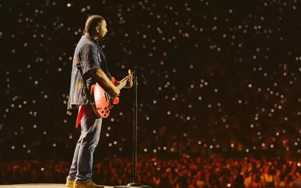 Noah Kahan Electrifies Rose Bowl with 'Miserable' Music, Joined by Chappell Roan