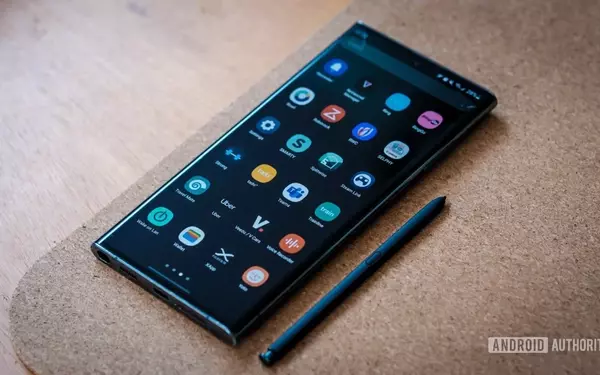 LineageOS breathes new life into Galaxy S22 with Android 17 possibilities