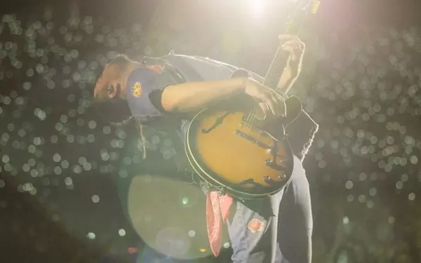 Noah Kahan's Emotional Resonance at the Rose Bowl