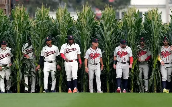 A Magical Night at the Field of Dreams: Baseball, Nostalgia, and Community Spirit