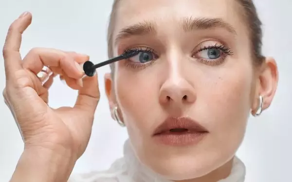 Achieving Effortless Allure: The Quest for Doe-Eyed Lashes