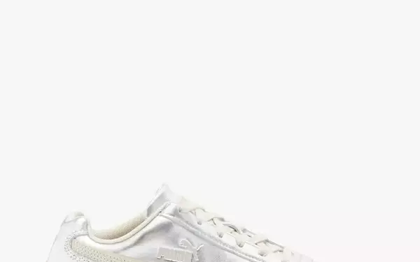 5 Stylish Ways to Pair Sneakers with Jeans for Fall Transition