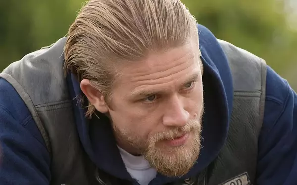 Charlie Hunnam to Lead 'Sons of Anarchy' Meta-Thriller Spinoff 'Legends'