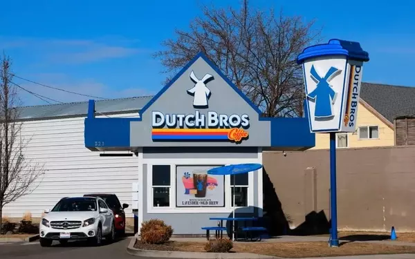 Dutch Bros Navigates Market Volatility with Consistent Performance