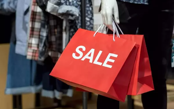 Berkshire Hathaway's Surprising Investment in Macy's: A Deep Dive