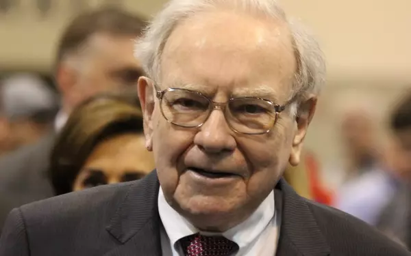 Navigating the Market: Warren Buffett's Enduring Wisdom for Astute Investors