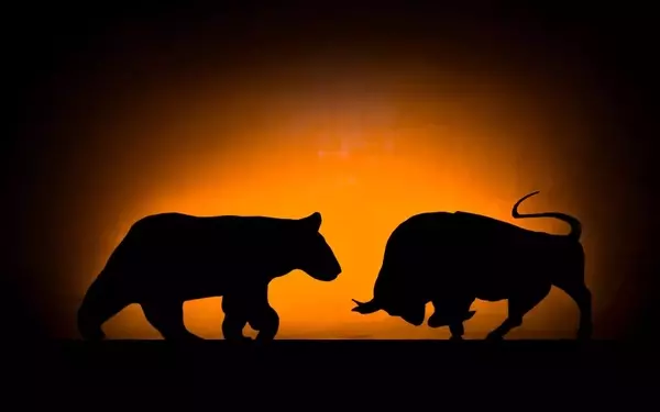 Strategic Investment Decisions Amidst Market Downturns