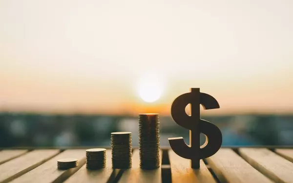 Choosing Between Financial Sector ETFs and Individual Stocks: A Comprehensive Analysis