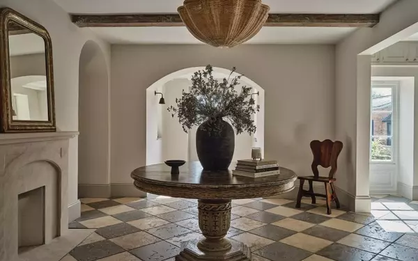 The Resurgence of 'Dumb Homes': A Tech-Free Approach to Interior Design