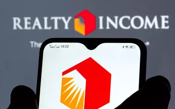 Realty Income: The Premier Dividend Stock Over Tech Giants