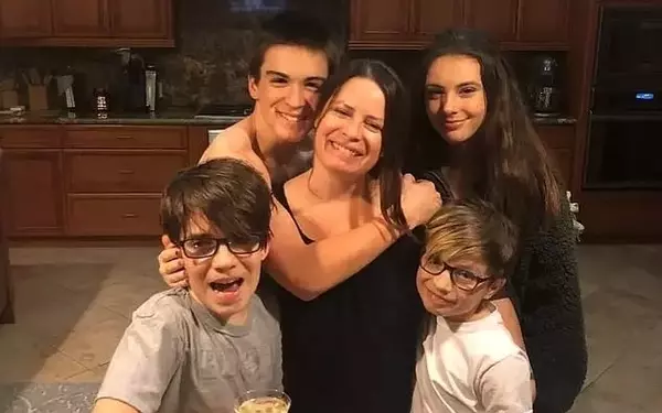 Charmed Star Holly Marie Combs Announces Acting Retirement to Prioritize Family Life in Washington