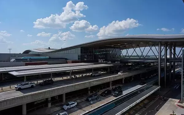 Tennessee Plans to Honor Dolly Parton by Renaming Nashville Airport