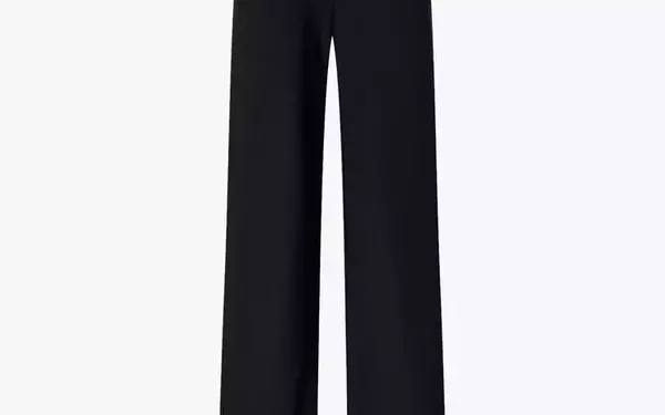 Timeless Transitional Fashion: Embracing Black and White Outfits for Fall 2026