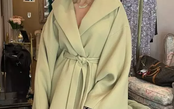 Jennifer Lopez's Autumn Style: Mastering Transitional Dressing