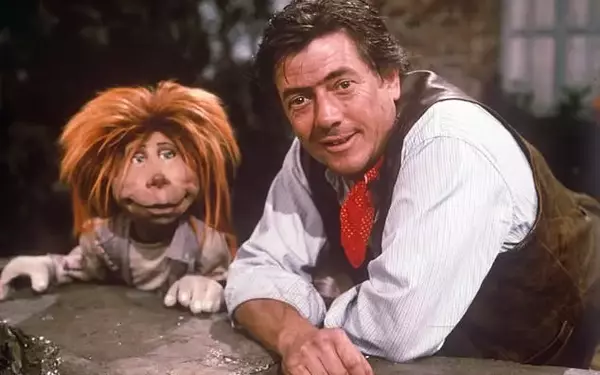 Peter Llewellyn-Jones, Beloved 'Mr. Grimley' and BSL Champion, Dies at 76