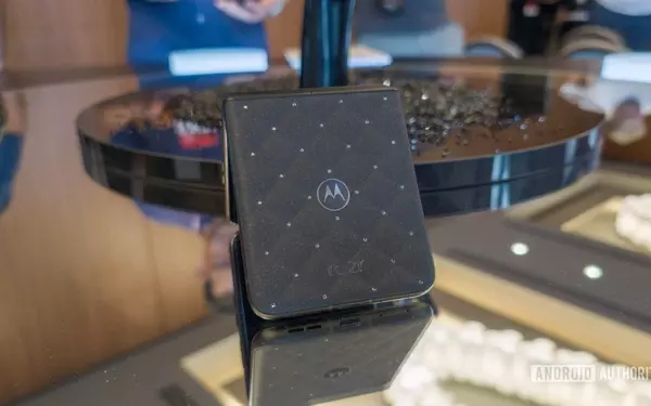 Motorola's Latest Swarovski Razr Offers Surprising Price Drop