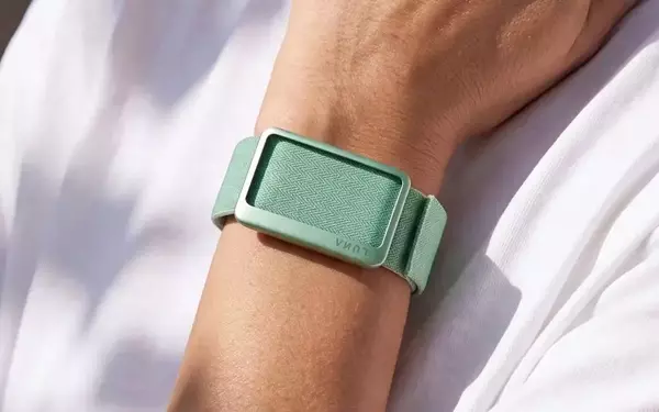Luna Band Goes Global: New Screenless Tracker Challenges Fitbit Air