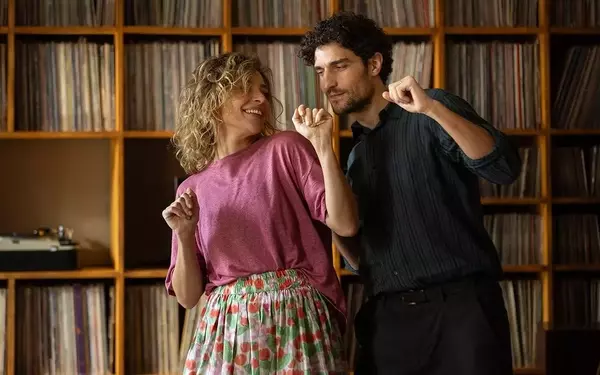 Review: Nanni Moretti's 'It Will Happen Tonight' Explores Enduring Romance with Humor and Melodrama