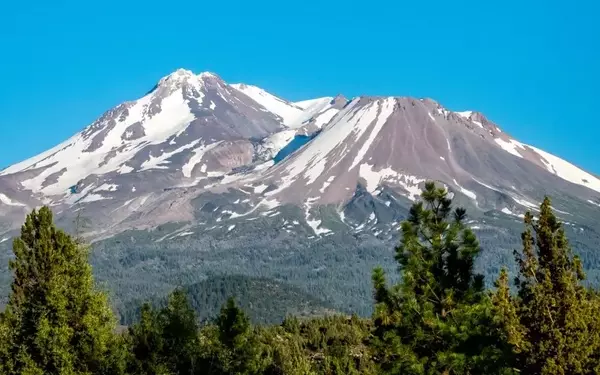Hikers Rescued After Relying on Google Gemini for Mount Shasta Expedition Planning