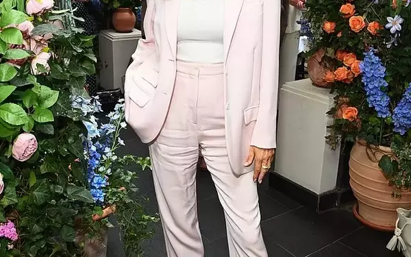 Tess Daly spotted without wedding ring after family vacation with estranged husband Vernon Kay