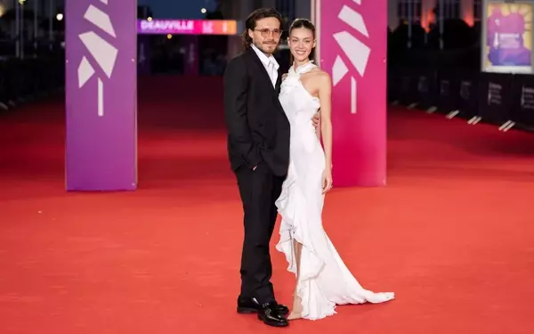 Brooklyn and Nicola Peltz Beckham's Romantic Red Carpet Return