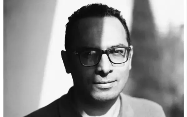 Iranian Director Ali Asgari Reflects on Hope Amidst Despair in 'A Bit of Light'
