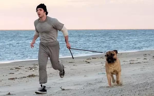 “I Play Rocky” Review: Anthony Ippolito Embodies Pre-Stardom Sylvester Stallone in Peter Farrelly’s Feel-Good Drama