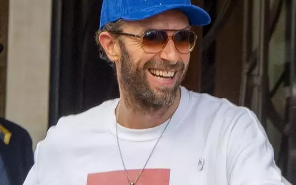 Chris Martin Responds to Dakota Johnson's Rumored Romance with Machine Gun Kelly