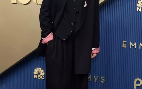 Emma D'Arcy's Emmy Attire: A Blend of Avant-Garde and Classic
