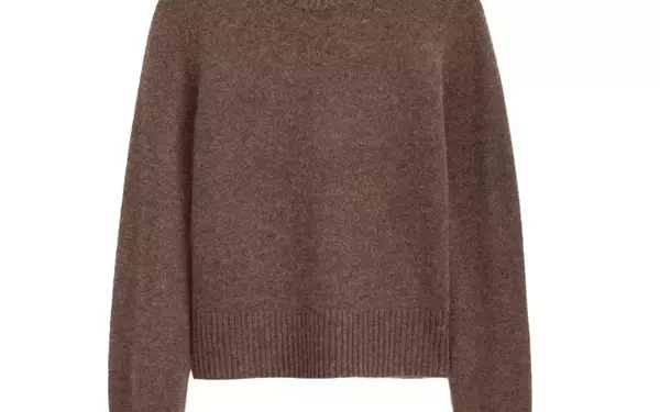 Embrace the Allure of Lace Trim: A Versatile Fashion Trend for Every Occasion