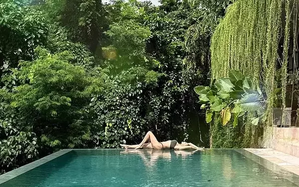 Lisa Snowdon Radiates Confidence in Sri Lanka Following Personal Transition