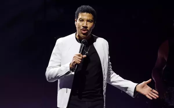 Lionel Richie Postpones Tour Dates After Undergoing Heart Procedure