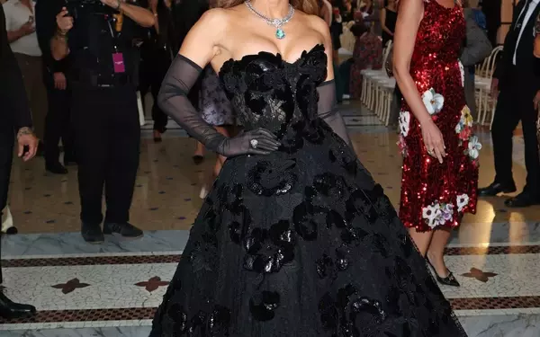 Jennifer Lopez's Captivating "Dolce Vita" Moment at Vogue World: Milano