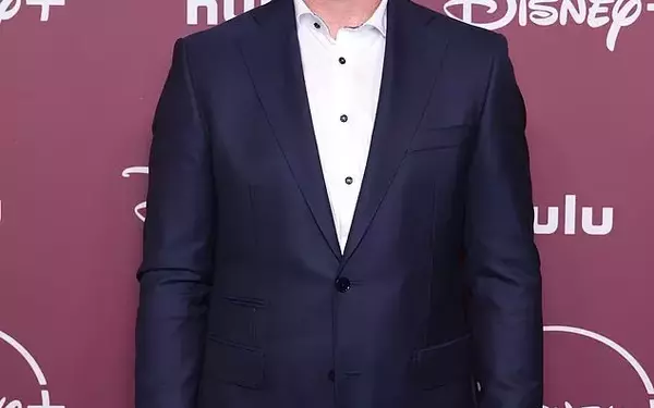 Wayne Rooney's New Look at 'The Real Rooneys' Premiere: A Journey of Transformation and Family Life