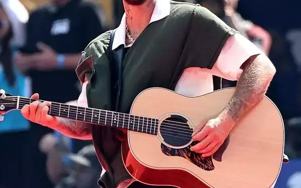 Justin Bieber's Impromptu Acoustic Performance Electrifies a Challenging LA Neighborhood
