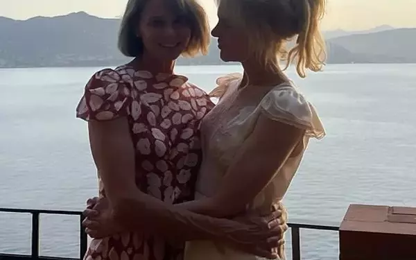 Nicole Kidman Reveals Natural Hair During Italian Vacation with Sister